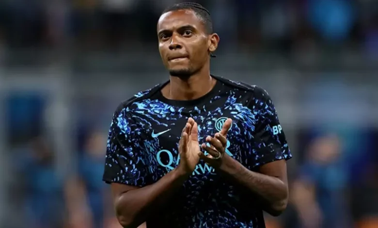 إنتر ميلان يحسم موقفه من التعاقد مع أكانجي بشكل دائم