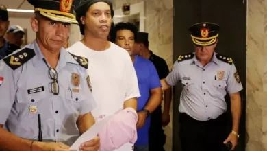 رمضان صبحي ليس الأول.. 9 نجوم قبعوا "وراء القضبان"