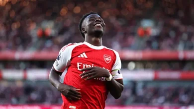 ساكا يقترب من تمديد عقده مع أرسنال