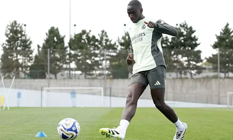 بعد عودته.. ريال مدريد يعلن تجدد إصابة ميندي