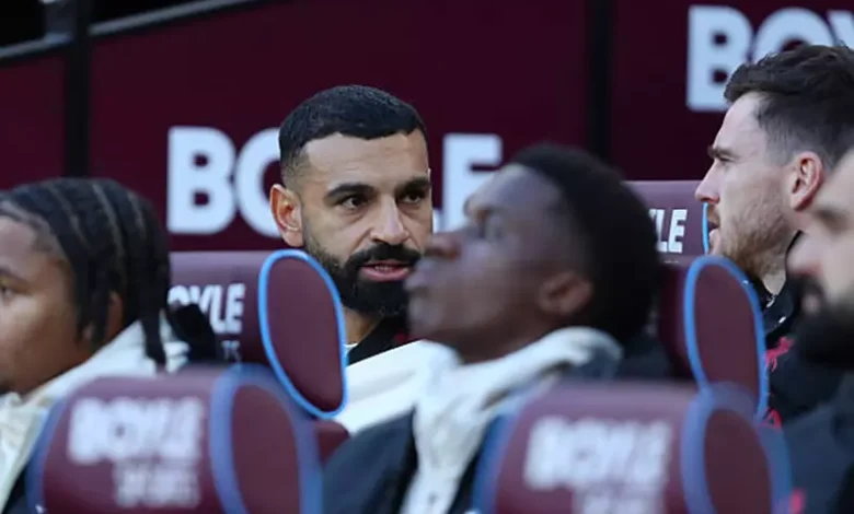 ماذا قالت الصحف العالمية عن جلوس صلاح على دكة ليفربول؟