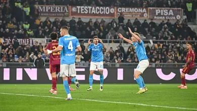 نابولي يقهر روما في الأولمبيكو ويشعل الكالتشيو